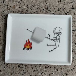 New 2011 Retired Oliver Marshmallow Campfire Appetizer Plate